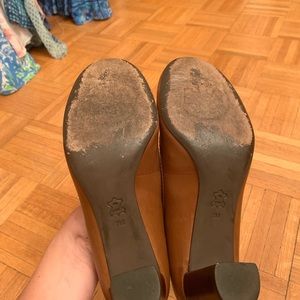 Tory Burch tan heels